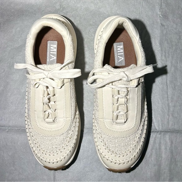 MIA SHOES Womens White Sneakers US 9 / EU 39 / UK 7 Only Worn Once - Picture 3 of 3